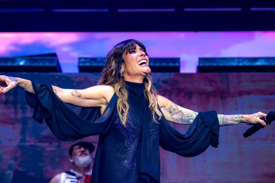 Kany García performing on tour